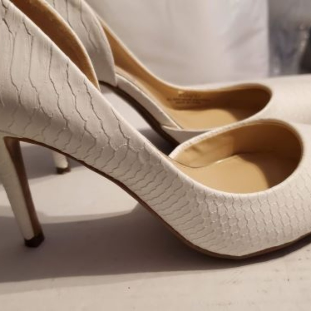 Nearly New, Beautiful Jessica Simpson Pumps